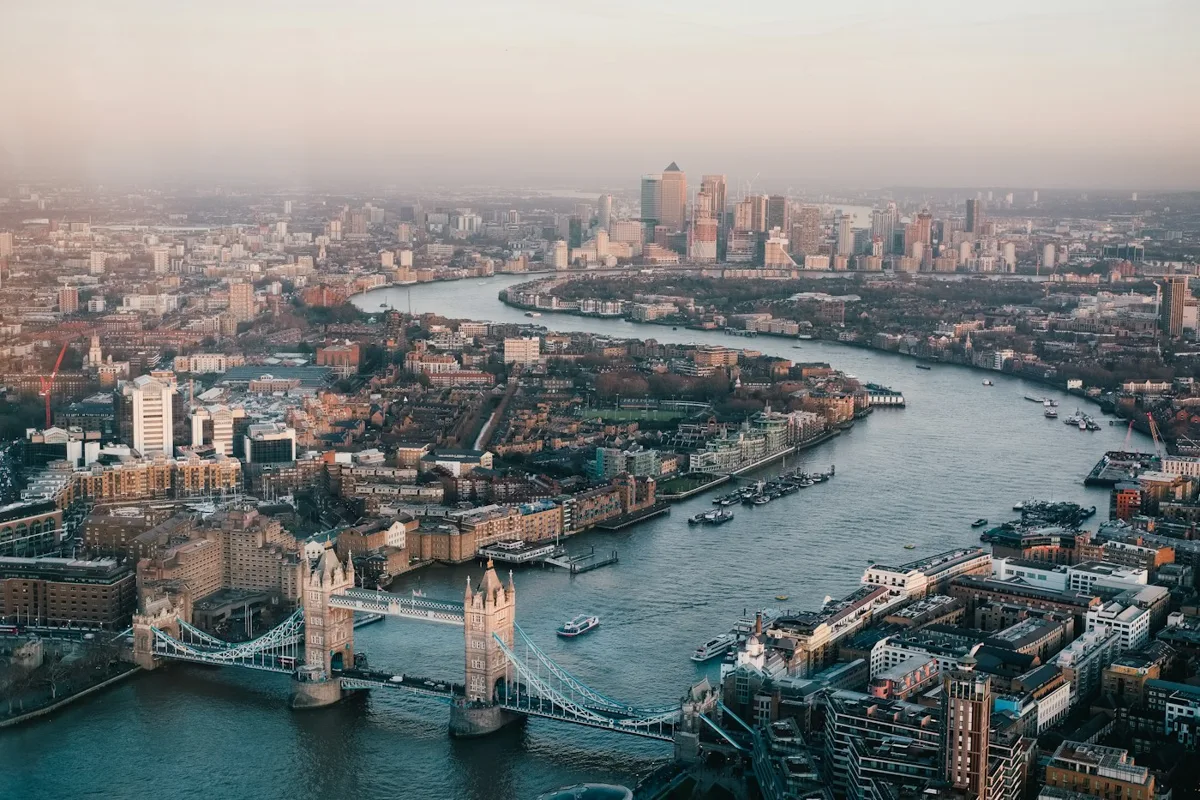 Destination atmosphere — London